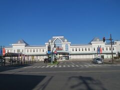 お昼を食べ終わったら、バスで米沢駅に戻りました。

写真はないのですが、駅から徒歩圏内の宮坂考古館で甲冑や火縄銃を鑑賞しました。

そろそろ新幹線の時間だったので、夕食用にもちろん「牛肉どまんなか」（駅弁）を買って帰路につきましたー。
