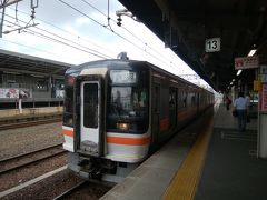 一泊二日の伊勢志摩旅行。東京から新幹線で名古屋を経て快速みえ号で。
このみえ号は二両編成。一両目の６番までが指定席です。名古屋から鳥羽駅まで走ってます。