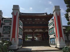 平山郁夫美術館の裏手に耕三寺。
大阪の実業家耕三寺耕三氏が母の菩提を弔うため建立した寺。
派手な造形から「西の日光」呼ばれている。
