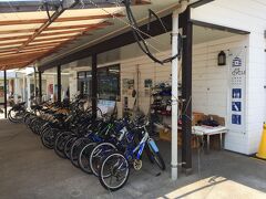 しまなみ海道はサイクリングの聖地。
尾道から今治まで渡るサイクリストも多く、自転車と一緒に泊まれる宿や、レンタサイクル、自転車の修理設備などが充実している。