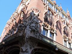チェックイン後、世界遺産のカタルーニャ音楽堂へ。
作曲家の胸像が飾られている。