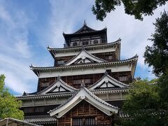 近くで見る広島城