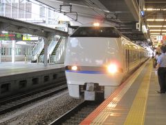 ９月11日朝、大阪駅9:42発のサンダーバードで出発。最近の特急って先頭にネームプレートとかないんですね……ネームプレート入りの写真を撮りたかったんですが。