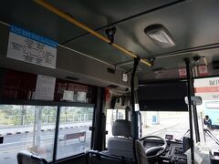 　釜山港の国際旅客ターミナルは昨年、釜山駅近くに移転しました。しかし港の周辺は再開発工事中で、決して歩きやすいとはいえない環境です。

　ちょうど駅、市内方面のシャトルバス（交通カード利用で1,100ウォン≒110円）があったので、飛び乗りました。バス乗り場前には案内のおばちゃんがいて、降りたいバス停も運転士に伝えてくれるので安心です。