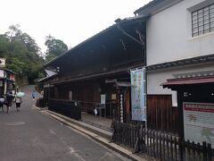 　厳島神社への帰りの道すがら、宮島歴史民俗資料館に寄ってみました。

　外見は古い商家という印象。
　実は登録有形文化財で、豪商と言われた江上家住宅なんだそうです。

