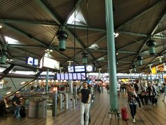 現地時間の午後3時にオランダ・アムステルダムのスキポール空港に到着。