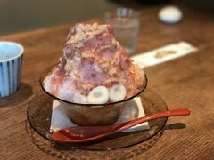 商店街でカフェによりました、クオリティの高いかき氷おいしかった。