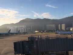 香港の朝。さすがハブ空港だけあってデカいです。