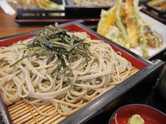 ちょうど3時間くらいで越後湯沢に到着。
そのままお昼を食べに、「中野屋 湯沢本店」へ。

私としたことが、お店の外観を撮り忘れてしまった。。

へぎそばで有名らしいのですが、お蕎麦は同じだからいいよね・・ってことで、天ざるそばを。