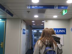 9/9(土)8:00過ぎ
ヘルシンキから乗って船内泊したTallink Silja Lineを下船します。
この船は昨晩22時にタリン港に着き、キャビンの予約のない乗客はその時に下船しましたが、宿泊客が下船できるのは8:00～12:00でした。