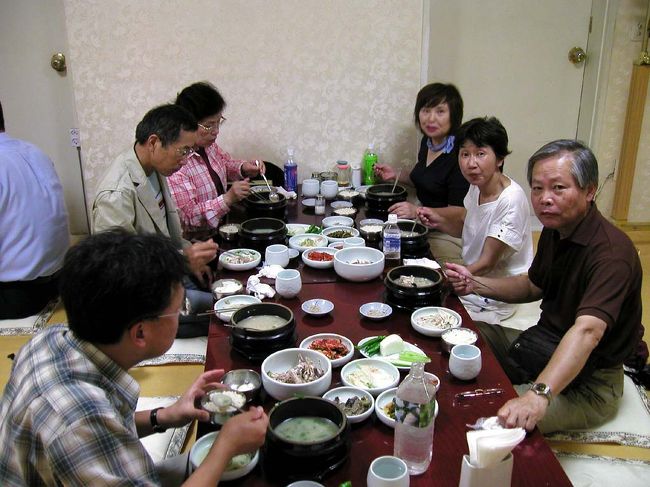 サンゲタン専門店で昼食。