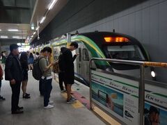 　加平までの運賃は4,000ウォン（≒400円）。50km以上を特急以上の列車に乗ってこの運賃なのだから、韓国の交通費はまだまだ割安です。
　「itx青春」は平日はおおむね１時間毎、週末は30分毎に走る「準高速列車」です。最高時速は180kmを誇ります。
