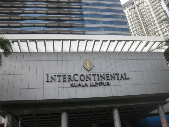 もう９時なので出掛けました。アンパンパーク駅は徒歩３分くらいです。駅に行く横断歩道がネックです。今からブルーモスクに行ってみます。