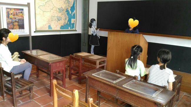 ドルフィンが学校終わって剥皮寮に来てくれました。<br /><br />短い時間だったけど、ちょっとだけ遊んでバイバイ... (;_;) <br /><br />台湾に行って、ビックリしたのは若者だけではなく、年配の方も英語が結構喋られること!<br />レジのおばちゃんとか、警備員のおじちゃんとか... 。<br /><br />元々言語がいくつかあるから、頭が柔らかいのかな～<br /><br />これで台北旅行記を終わります。<br />読んで下さってありがとうございました!<br /><br /><br /><br />