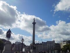ネルソン記念柱が見えてきました。

左横の騎馬像はジョージ４世だそうですが、それって何をした人？？（歴史は苦手…）

ヨーロッパは騎馬像作るの好きですよねー（~_~;）