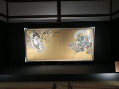 そして、建仁寺へ。

風神雷神図屏風（複製）が目に入ります。
国宝のオリジナルは京都国立博物館に所蔵とのこと。
いつか見てみたいですね~。
