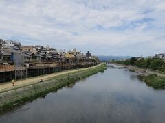 日中の鴨川。