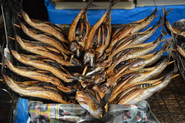 大きな焼き鯖をまるまる買うことが出来ます。