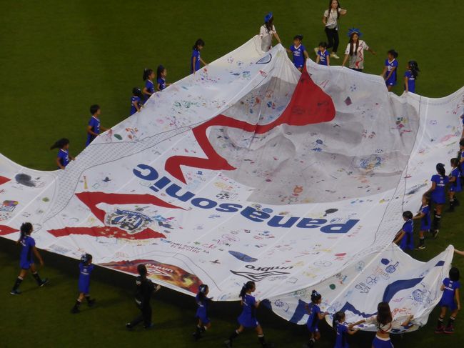 この日限定で、ホーム観戦者に太陽の塔とのコラボTシャツが無料で配られるから！！！！