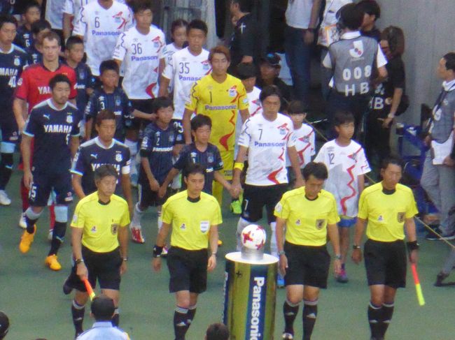 選手着用の白いユニホームと同じデザインで日付入。<br />記念になりました！