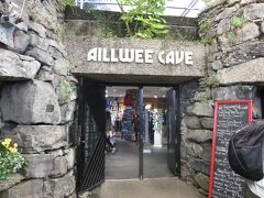 最初に下車したのは、アーウィーの洞窟。入場料はツアー料金に含まれていませんが、通常１２ユーロのところ、ツアー参加者は５ユーロにディスカウントしてもらえます。