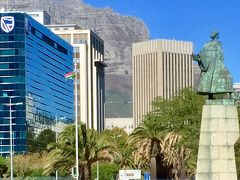 【The Table Bay Hotel/Cape Town】

市内を突き抜けて、ウォーターベイに向かいます。