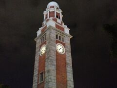 夕食後は、時計台の前を通ってどこかに向かいます。
