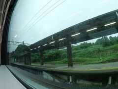 仙台から40分で作並へ。

仙台の奥座敷、作並温泉の最寄駅です。
空がすこし明るくなって来ました。