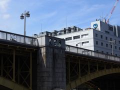 【東京クルーズ】

4つ目の「蔵前橋」には、以前この近くにあった蔵前国技館にちなみ、
橋の欄干には「力士」が描かれてます。