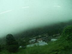 やっぱり雨でした(笑)

古刹、山寺立石寺も霧の中でなんも見えません。