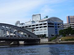 【東京クルーズ】

「勝鬨橋」をくぐればもうすぐ浜離宮に到着。