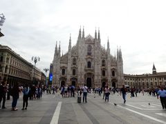 ミラノの中心部にやってきました。
そして、はじめましてDUOMO！
会いたかったよ。
写真で何度も見ましたが、それでも思っていたより
大きい！
