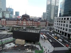 天気が良かったので丸ビル・５階のテラスから東京駅を撮影。