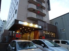 ホテルに到着２９７ｋｍのドライブでした。
今晩はアパホテル青森駅東に泊まります。
１０件近く探してやっと取れたホテルです。￥９，９００－