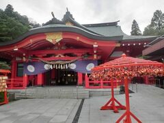 護国神社でお参りしておみくじひきました。
結果は小吉…微妙です。