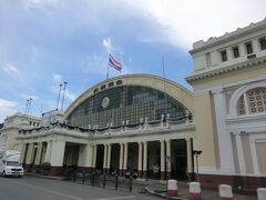 12:15
やって来ました！
バンコクの中心駅‥
ファランポーン駅です。
これから、南へ1159km離れたタイ/マレーシア国境の街.スンガイコーロックまで約22時間の鉄旅に挑みます。
では、入りましょう。