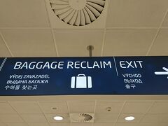 プラハ空港に到着。他の方も書かれていますがこの空港でびっくりするのは案内に（中国語はなく）ハングルの表記があること。実際に中国と韓国からの観光客が多かった印象です。