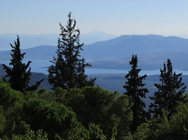 ホテルからの眺望、夕方のコリンティアコス湾です。
