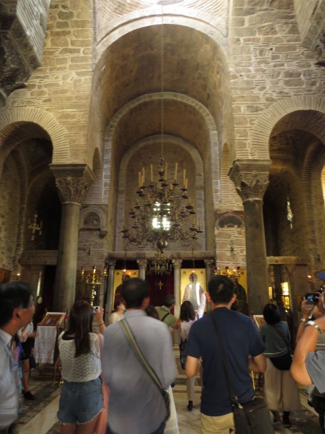 パプギナ聖堂の祭壇です。