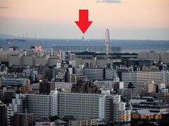 南方向には東京湾アクアライン海ほたるの換気塔が望めました。