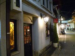 四条河原町まで戻り、ディナーの時間までカフェで一息いれます。

開業が昭和９年のフランソア喫茶室へ。京都のカフェ文化発祥のお店と言われています。以前は喫煙可だったので訪問できずにいましたが、最近全面禁煙になりました。私にとっては朗報です。

思いのほか、１０代女子が多数派でびっくり。ゆっくり過ごせました。