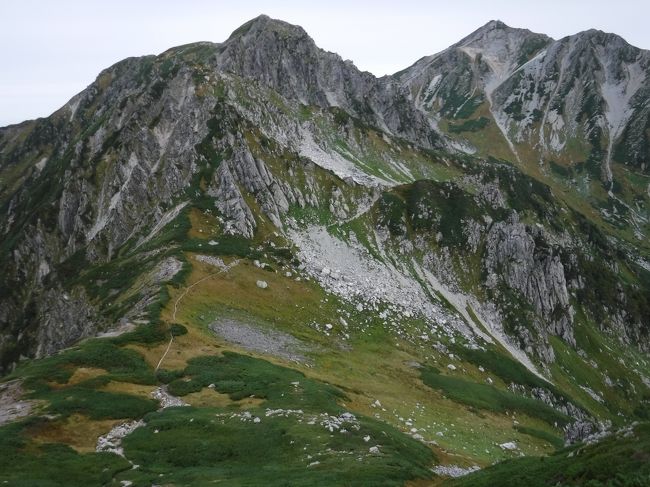 鬼岳へ続く道。<br />ゴツゴツした山容とは反対に、いい道だ。