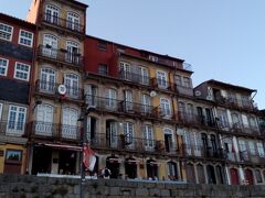 細い路地を下って河畔に下りてきました。昨日ぶらついたヴィラ・ノヴァ・デ・ガイアの対岸です。