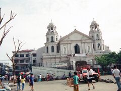 キアポ教会で熱心なカトリック信者の多いフィリピンの現状を確認しつつ