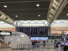 はぁー、５時半に家をでて、車でやってきました。成田空港。
ちょっと早すぎたかも
