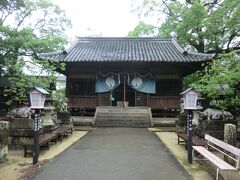 豊玉姫神社本殿。
祀られれている豊玉姫は、子孫繁栄や水の恵みを司る大変美しい神様で、浦島太郎の竜宮城の乙姫様でもあるそうです。