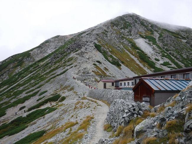 2年前に来た一の越山荘の裏手から道がつながった♪<br />ちょっとうれしい。
