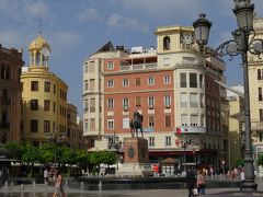 テンディーリャス広場（Plaza de las Tendillas）
コルドバ中心街の近くにあり、広場に面してホテルやレストランが並んでいます。
