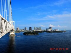 台場方面の眺望です。

中央にお馴染みのフジテレビが見えます。
