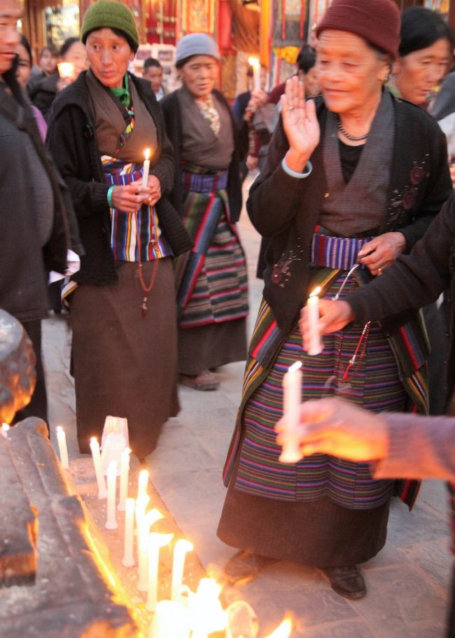 この時は、こうやってろうそくを持って歩くのが流行ってた。